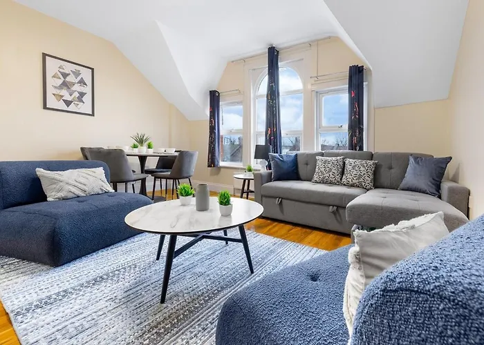 Lovely 4-Br Home In Leyton - Sleeps 14, Near Tube
