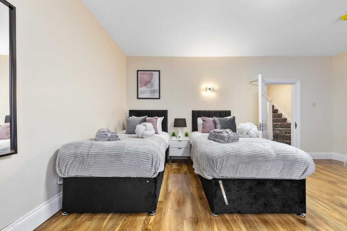 Lovely 4-br In Leyton - Sleeps 14, Near Tube Londra