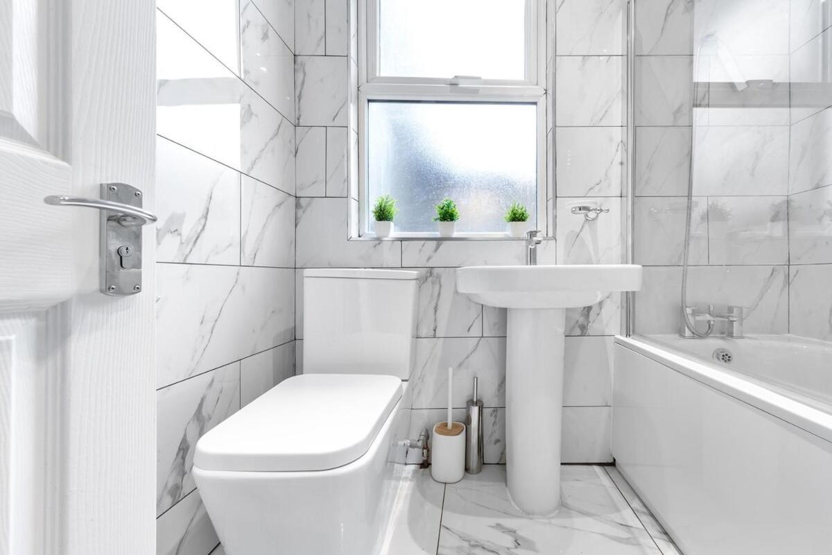 Lovely 4-br In Leyton - Sleeps 14, Near Tube * Londra