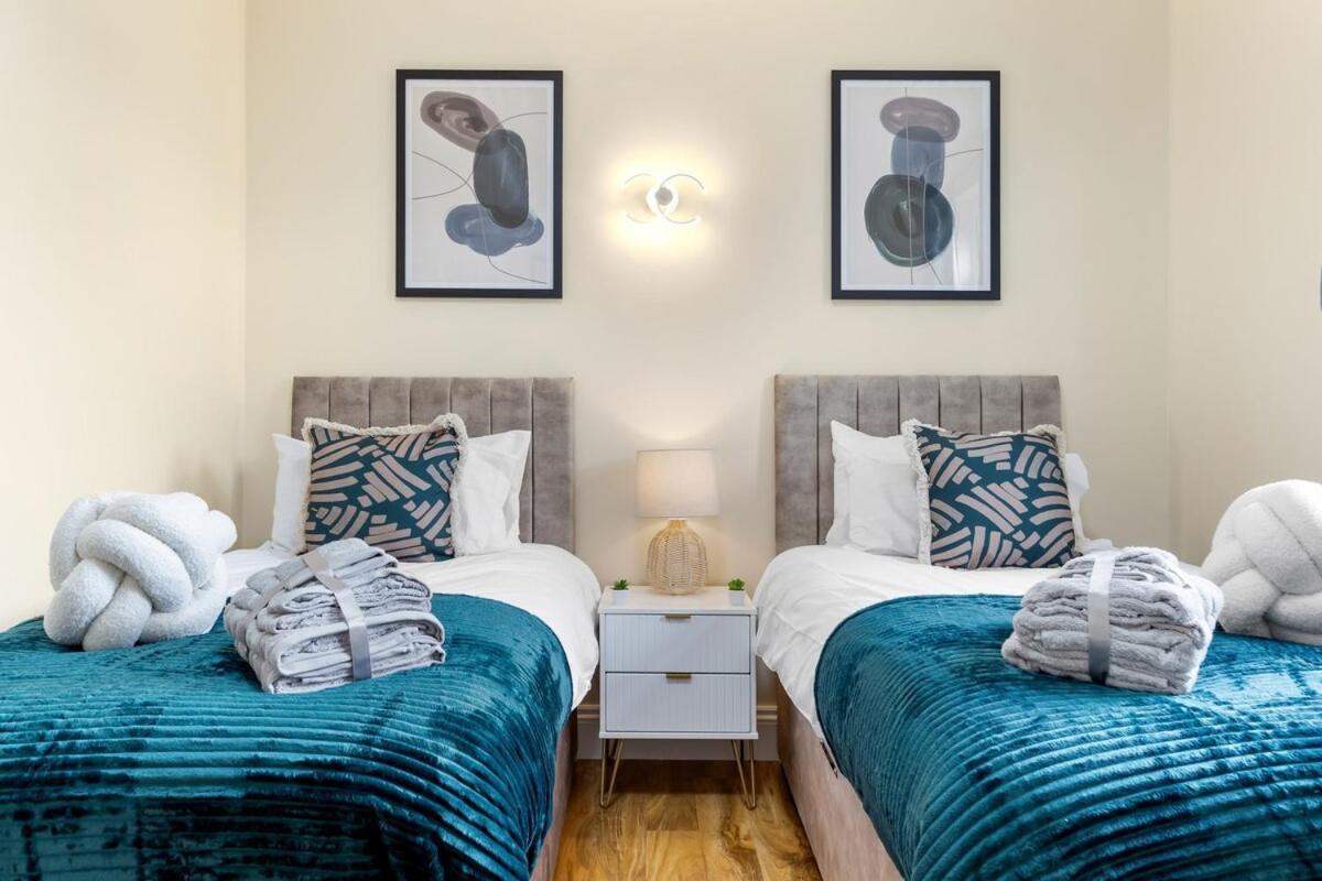 Lovely 4-br In Leyton - Sleeps 14, Near Tube