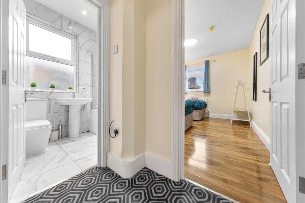 Casa vacanze Lovely 4-br In Leyton - Sleeps 14, Near Tube Londra