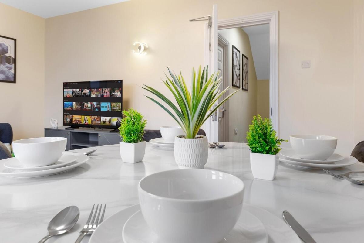 Lovely 4-br In Leyton - Sleeps 14, Near Tube * Londra