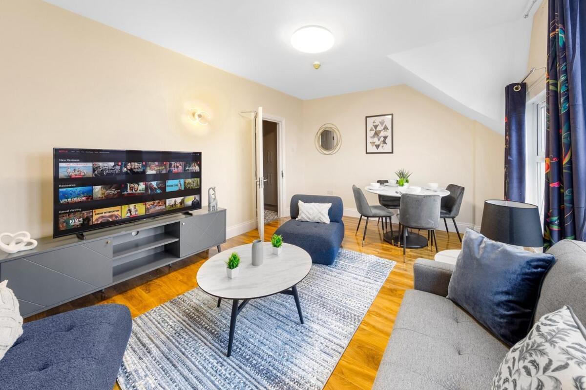 Lovely 4-br In Leyton - Sleeps 14, Near Tube Casa vacanze Londra