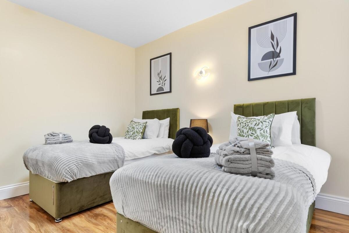 Lovely 4-br In Leyton - Sleeps 14, Near Tube *