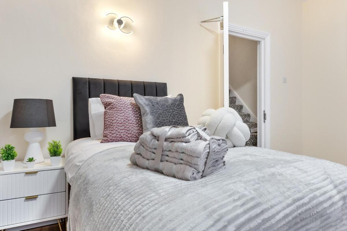Casa vacanze Lovely 4-br In Leyton - Sleeps 14, Near Tube
