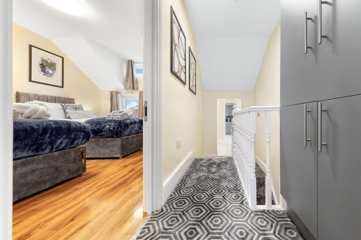 Lovely 4-br In Leyton - Sleeps 14, Near Tube *