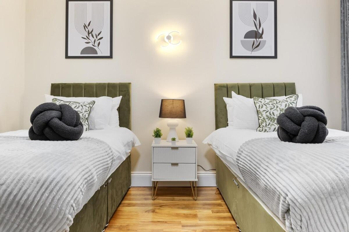 Lovely 4-br In Leyton - Sleeps 14, Near Tube * Londra