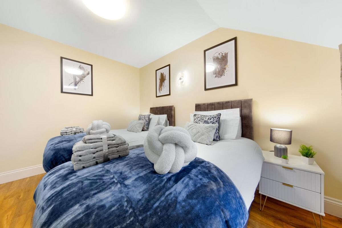 Lovely 4-br In Leyton - Sleeps 14, Near Tube Casa vacanze *
