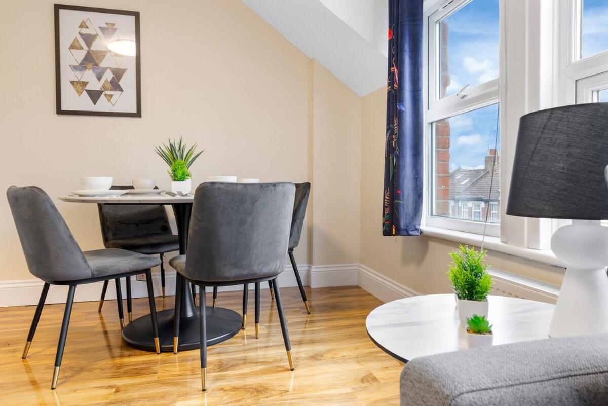 Lovely 4-br In Leyton - Sleeps 14, Near Tube *
