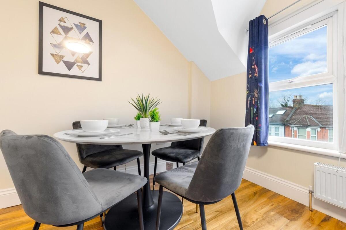 Lovely 4-br In Leyton - Sleeps 14, Near Tube * Londra