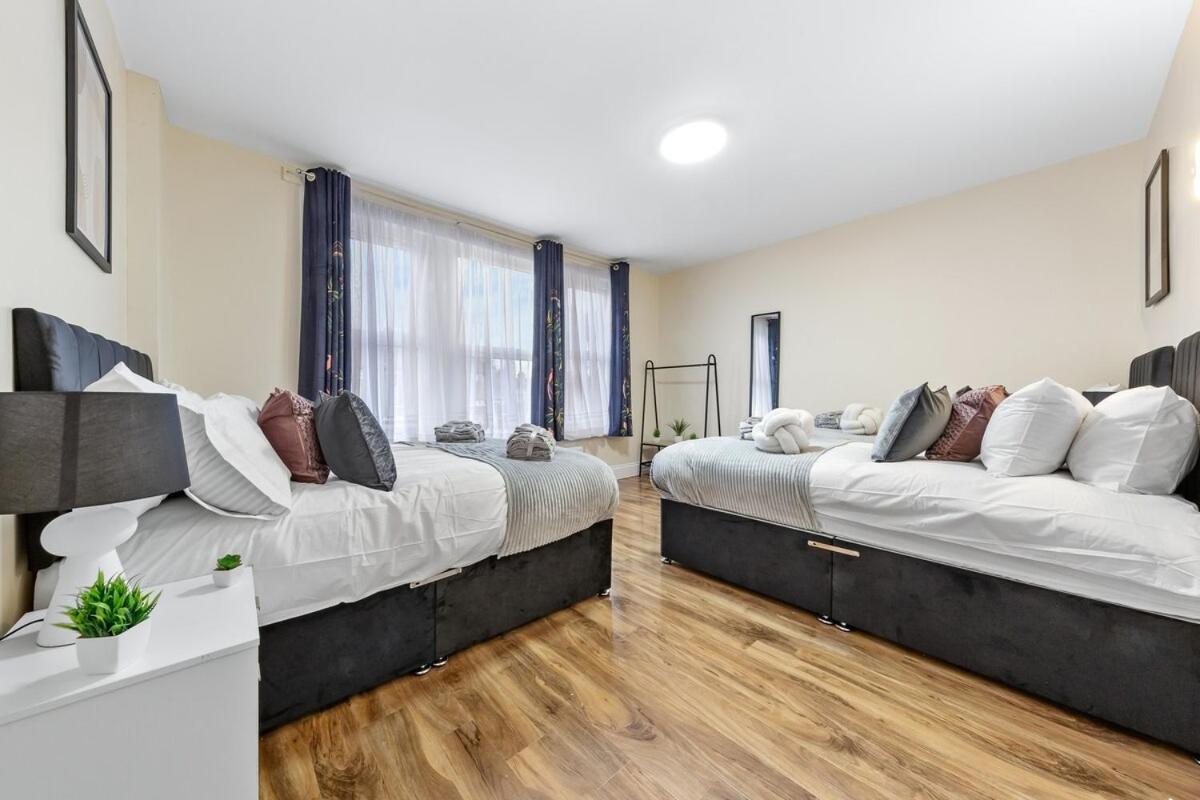 Lovely 4-br In Leyton - Sleeps 14, Near Tube Casa vacanze Londra