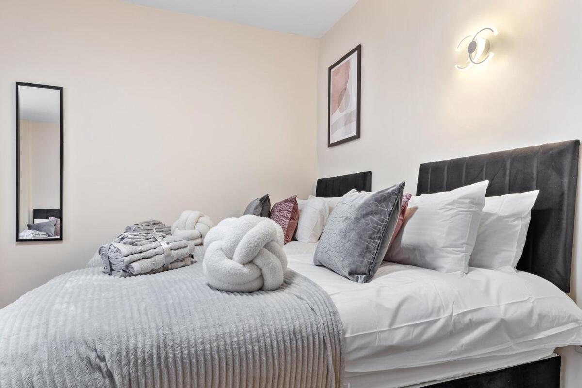 Lovely 4-br In Leyton - Sleeps 14, Near Tube *