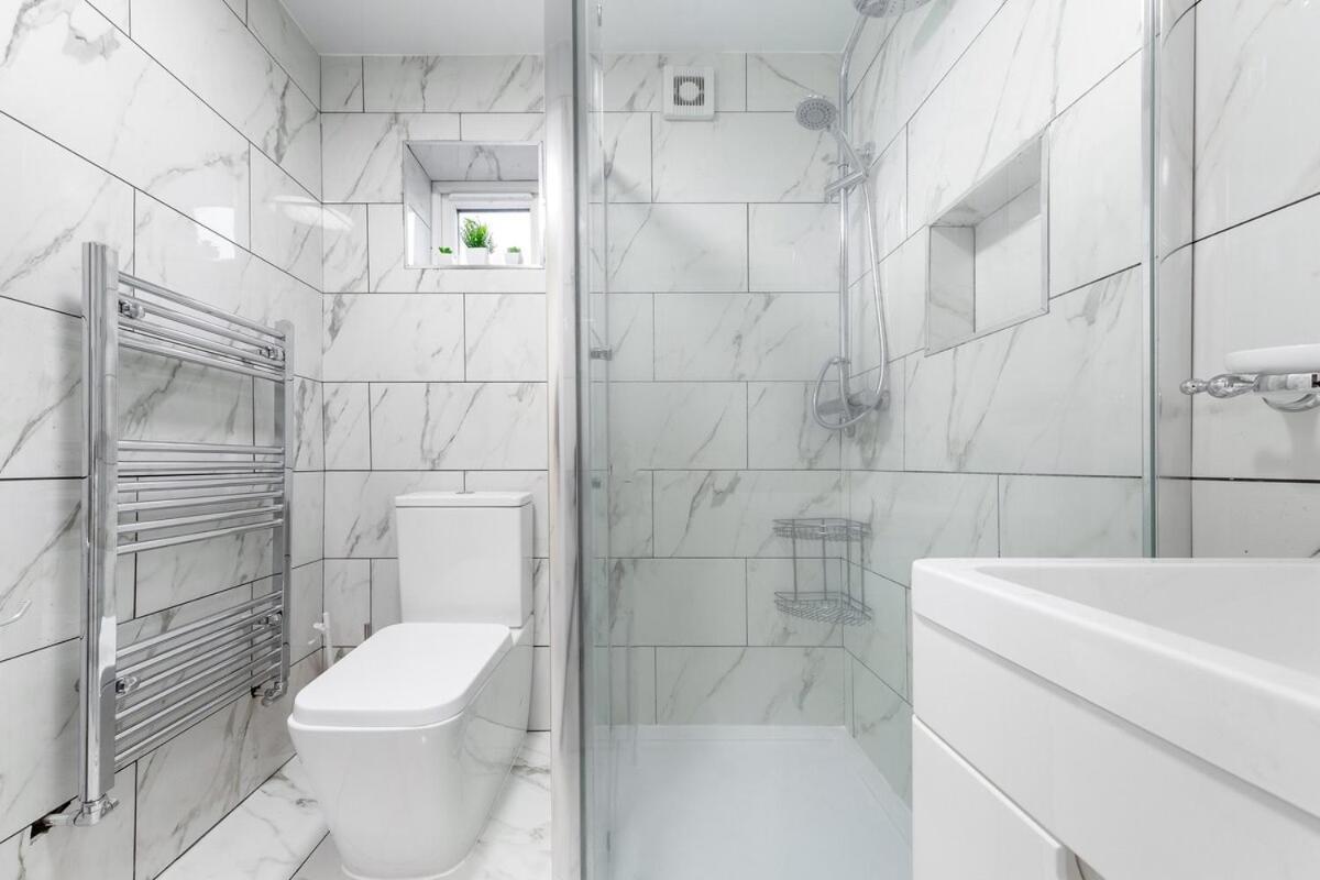 Lovely 4-br In Leyton - Sleeps 14, Near Tube Londra