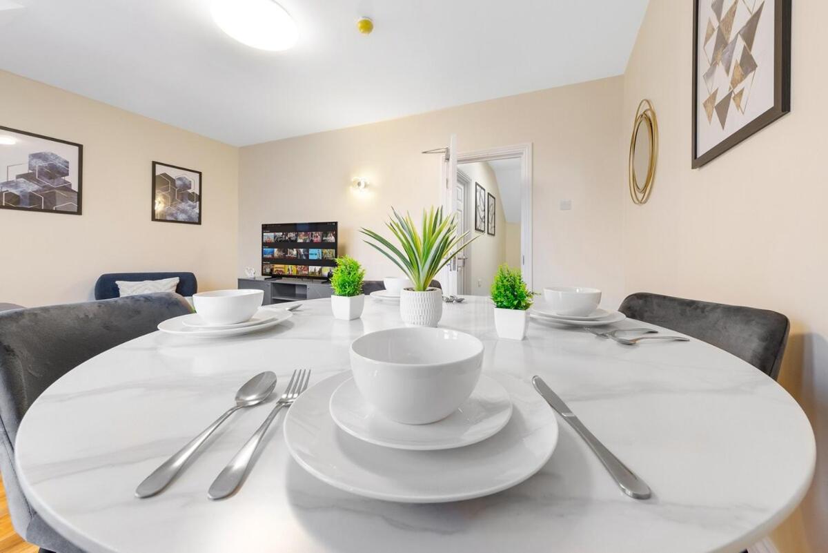 Lovely 4-br In Leyton - Sleeps 14, Near Tube * Londra