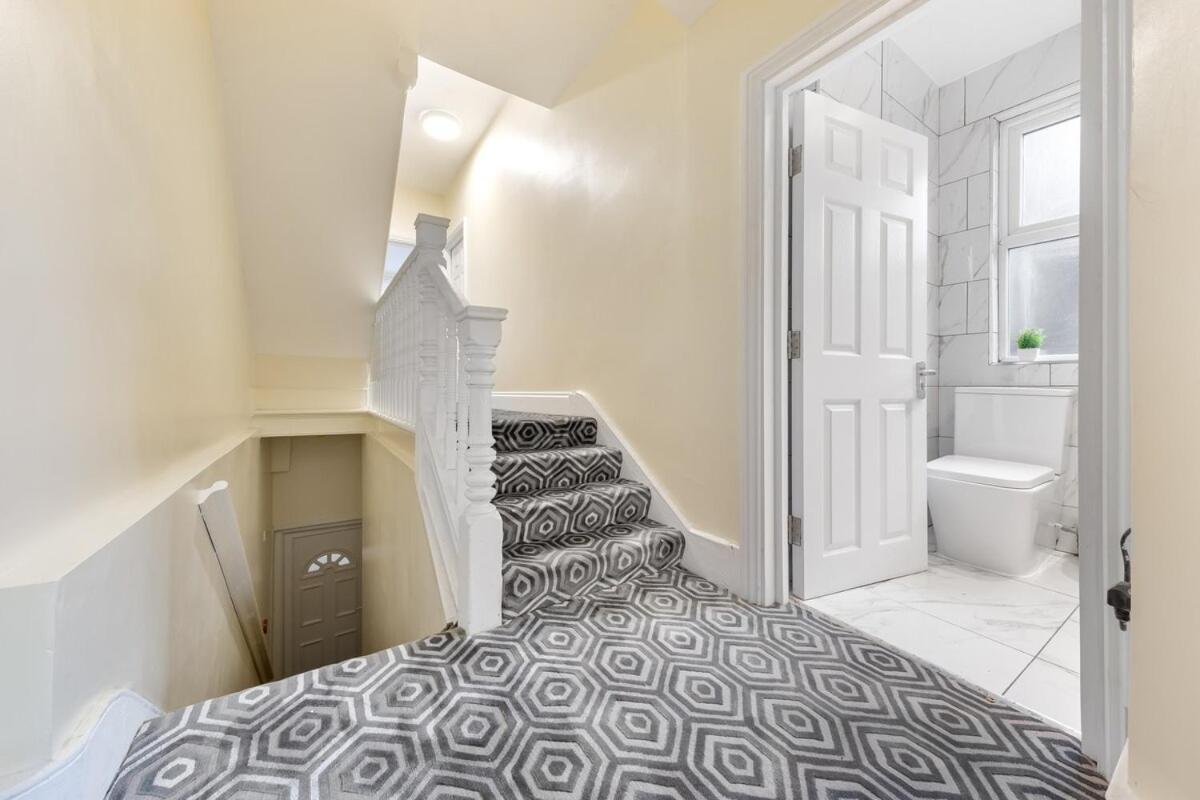 Casa vacanze Lovely 4-br In Leyton - Sleeps 14, Near Tube