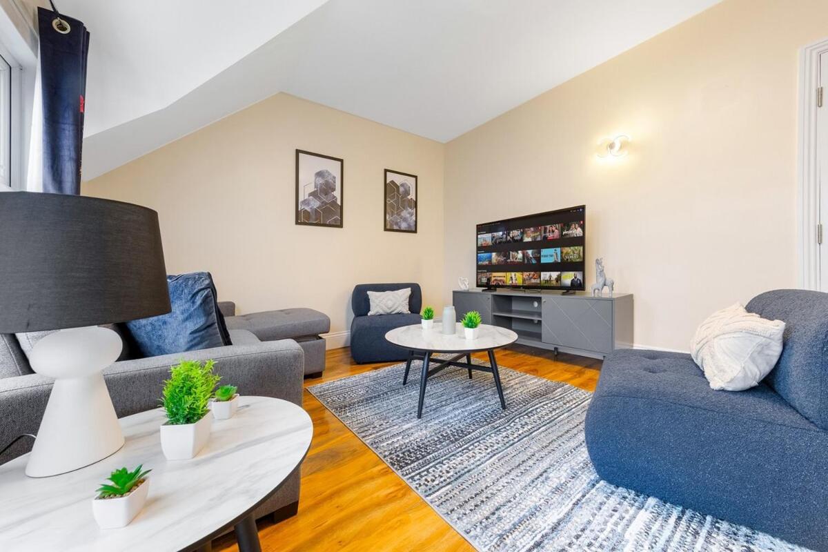 Lovely 4-br In Leyton - Sleeps 14, Near Tube * Londra