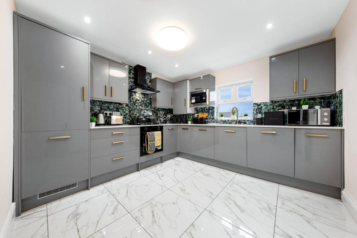 Lovely 4-br In Leyton - Sleeps 14, Near Tube *
