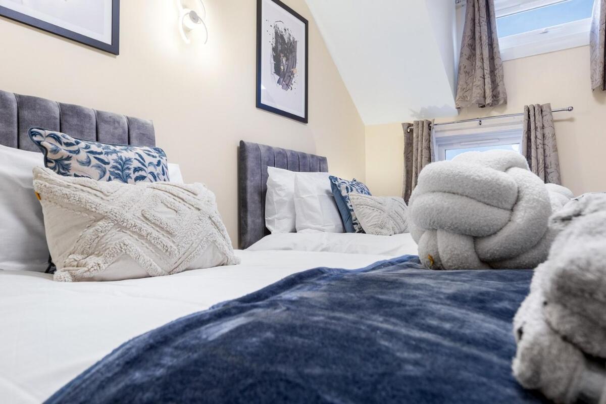 Lovely 4-br In Leyton - Sleeps 14, Near Tube Casa vacanze Londra