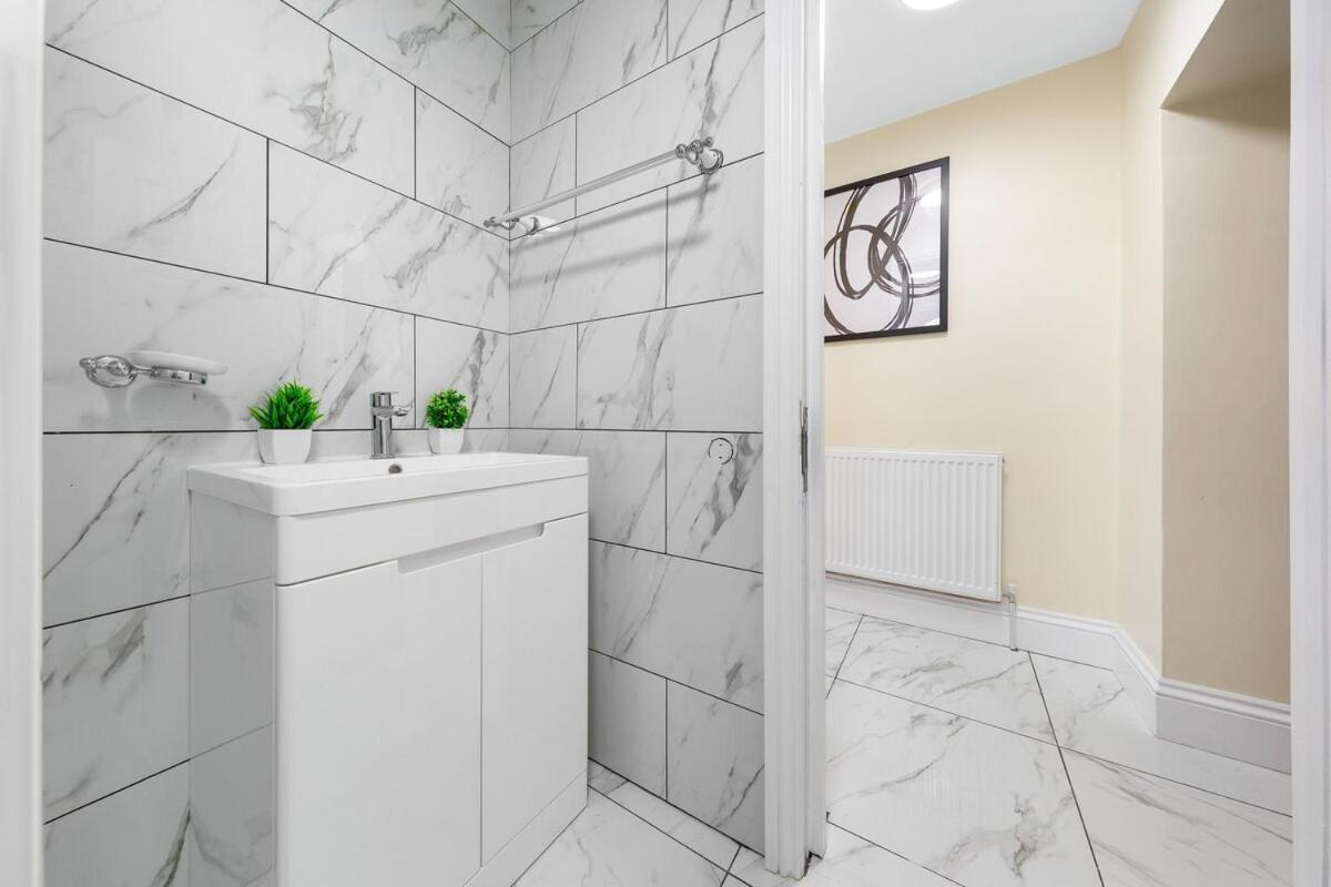 Lovely 4-br In Leyton - Sleeps 14, Near Tube