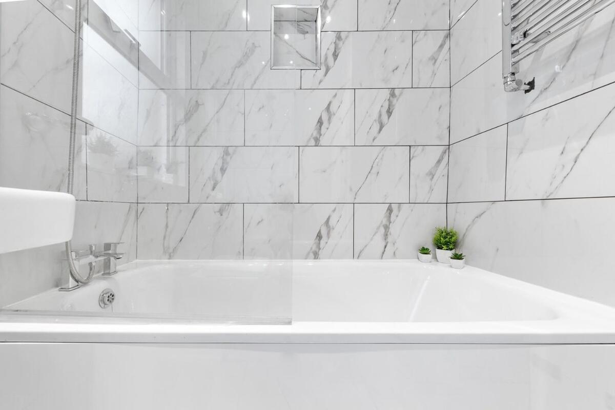 Lovely 4-br In Leyton - Sleeps 14, Near Tube *