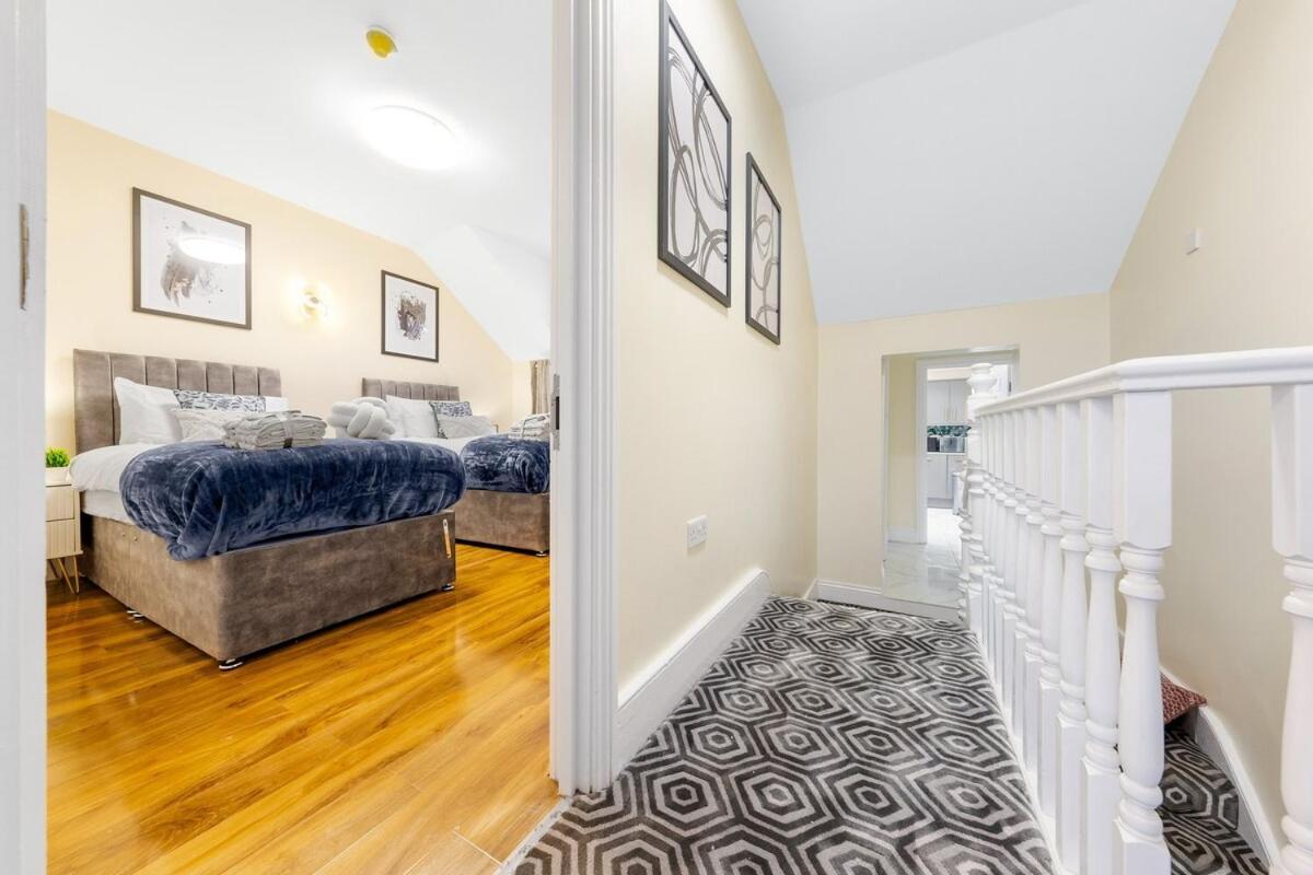 Lovely 4-br In Leyton - Sleeps 14, Near Tube * Londra