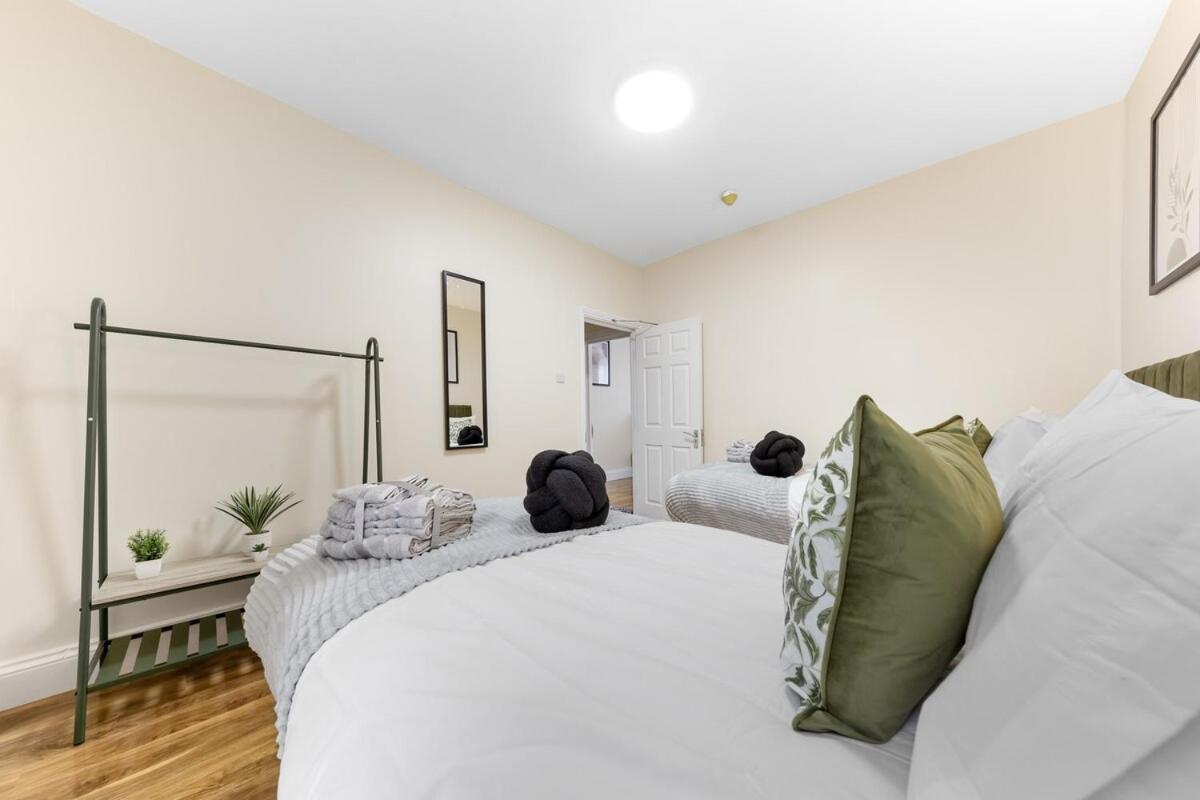 Lovely 4-br In Leyton - Sleeps 14, Near Tube Londra