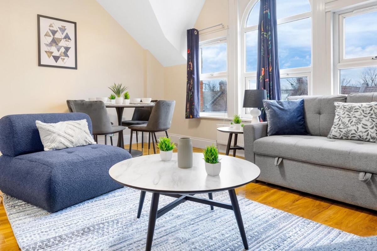 Holiday home Lovely 4-br In Leyton - Sleeps 14, Near Tube London