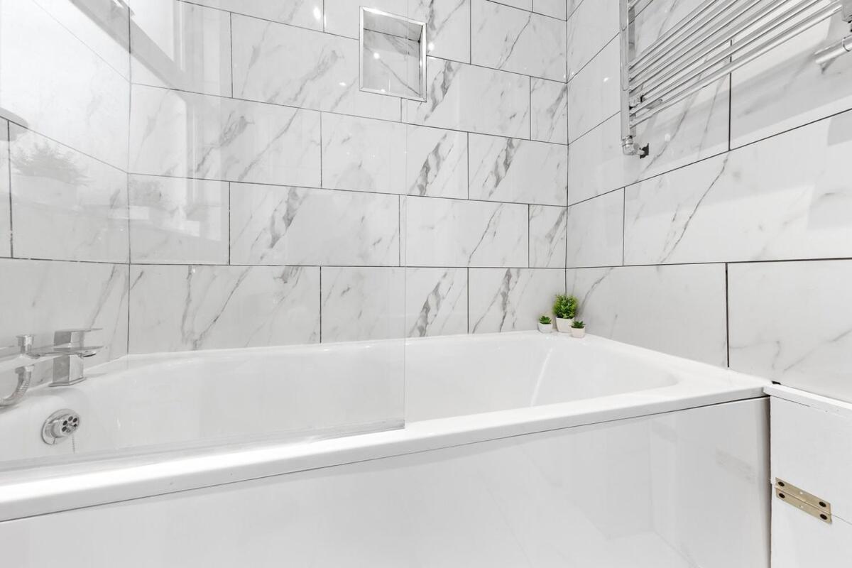 Lovely 4-br In Leyton - Sleeps 14, Near Tube * London