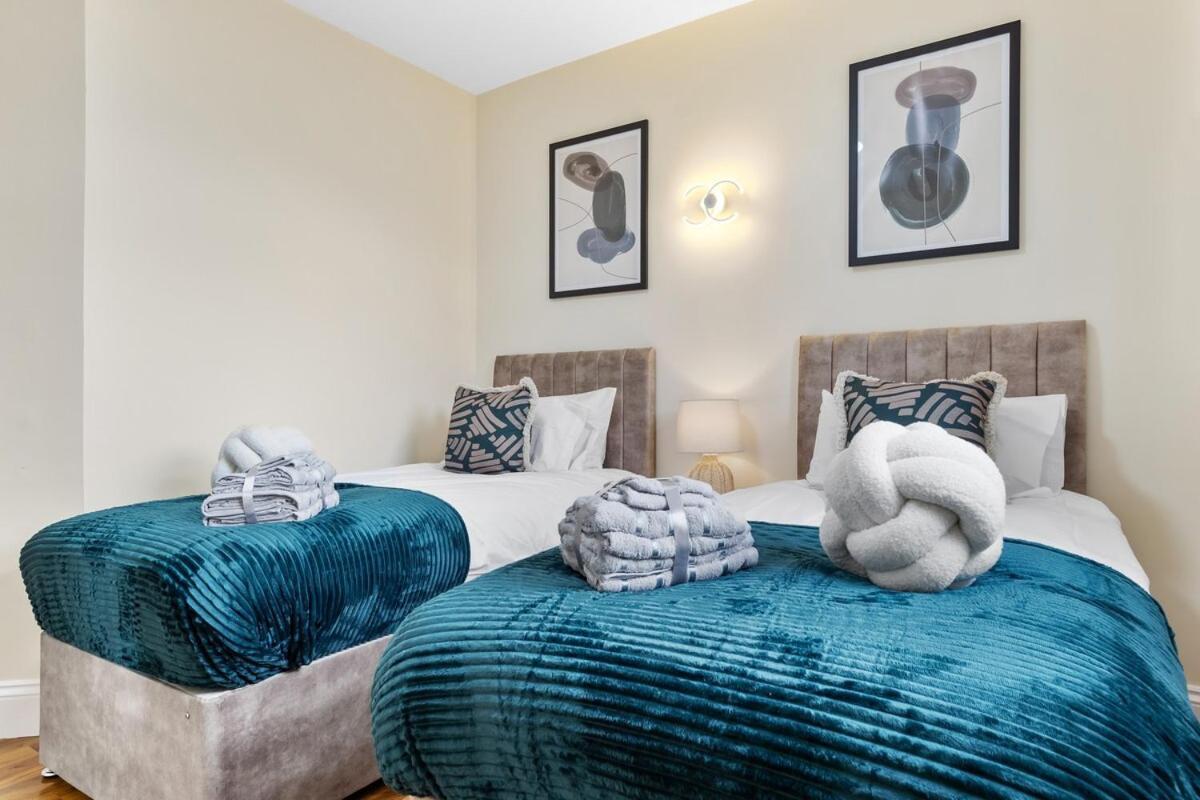 Lovely 4-br In Leyton - Sleeps 14, Near Tube