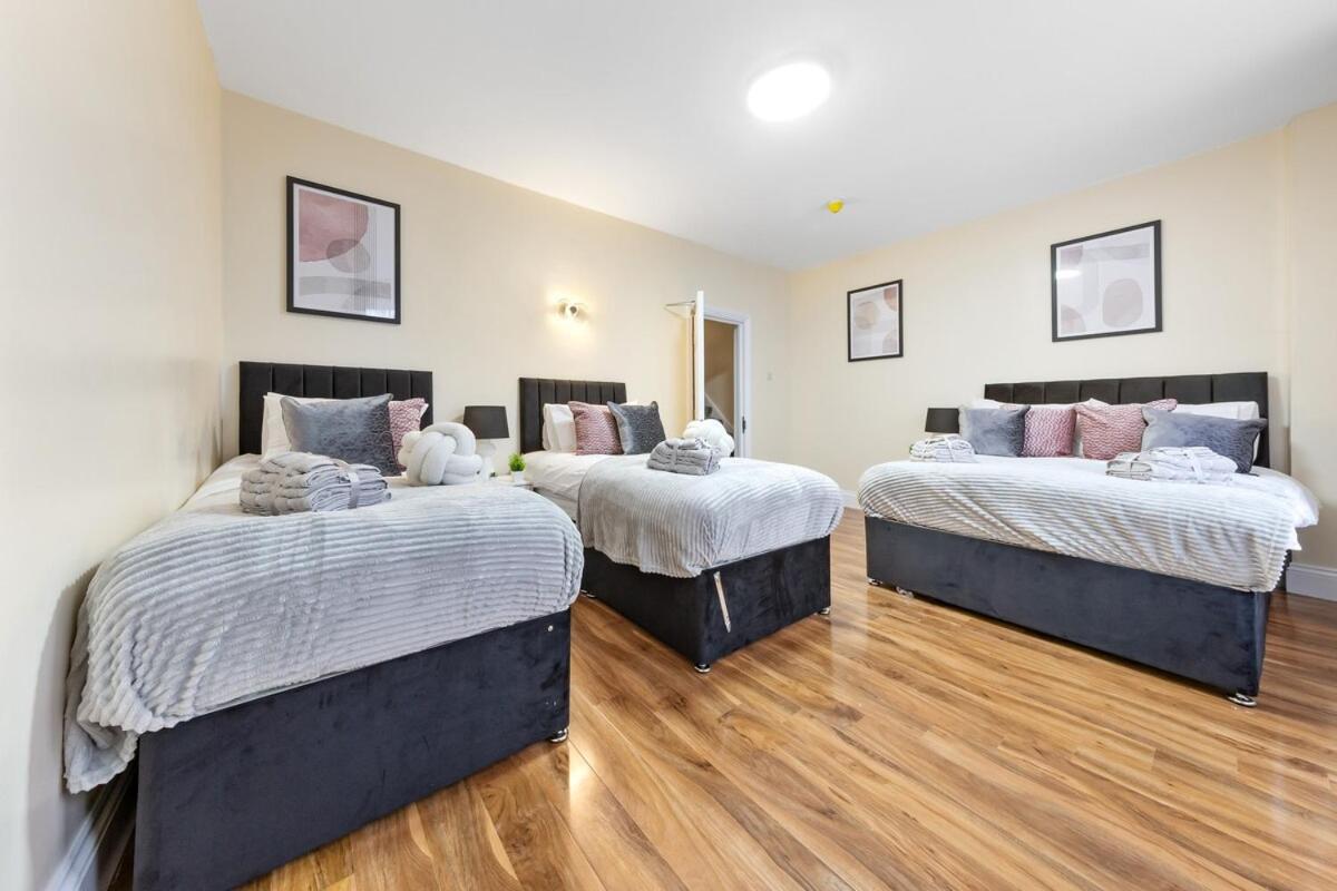 Lovely 4-br In Leyton - Sleeps 14, Near Tube * London
