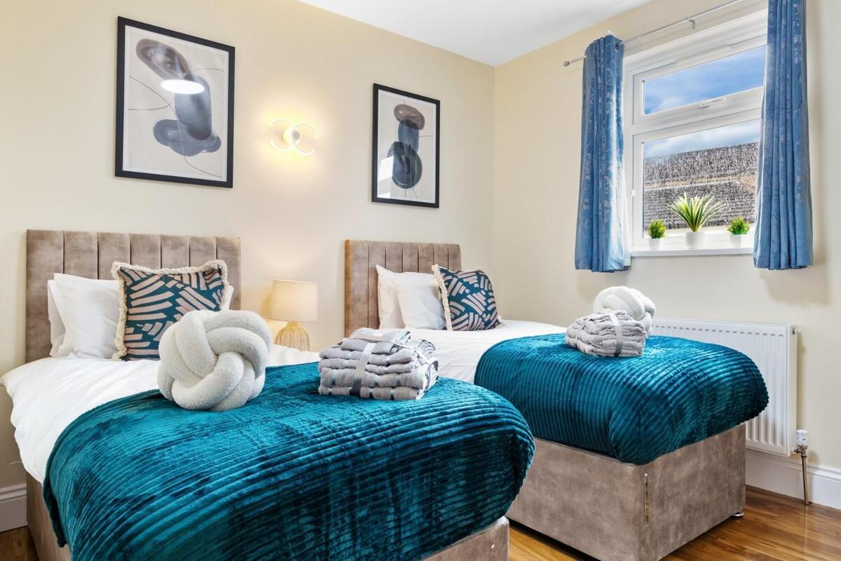 Lovely 4-br In Leyton - Sleeps 14, Near Tube Holiday home *