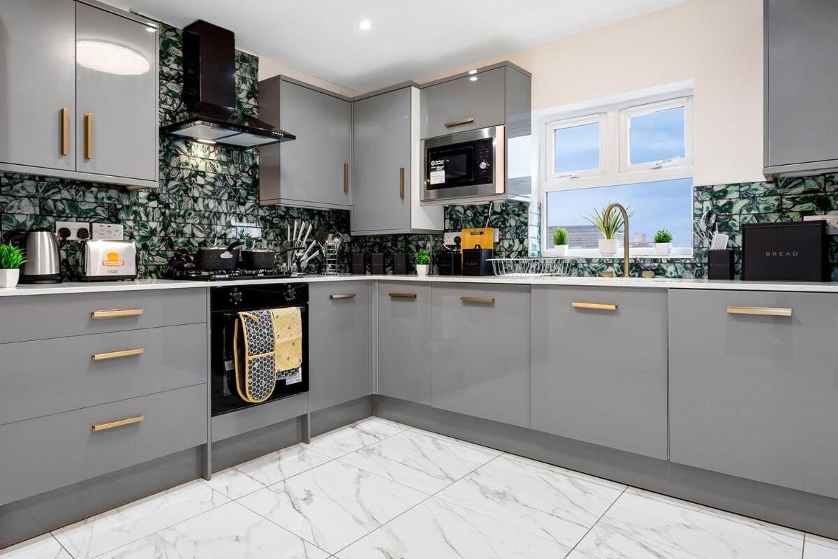 Lovely 4-br In Leyton - Sleeps 14, Near Tube London