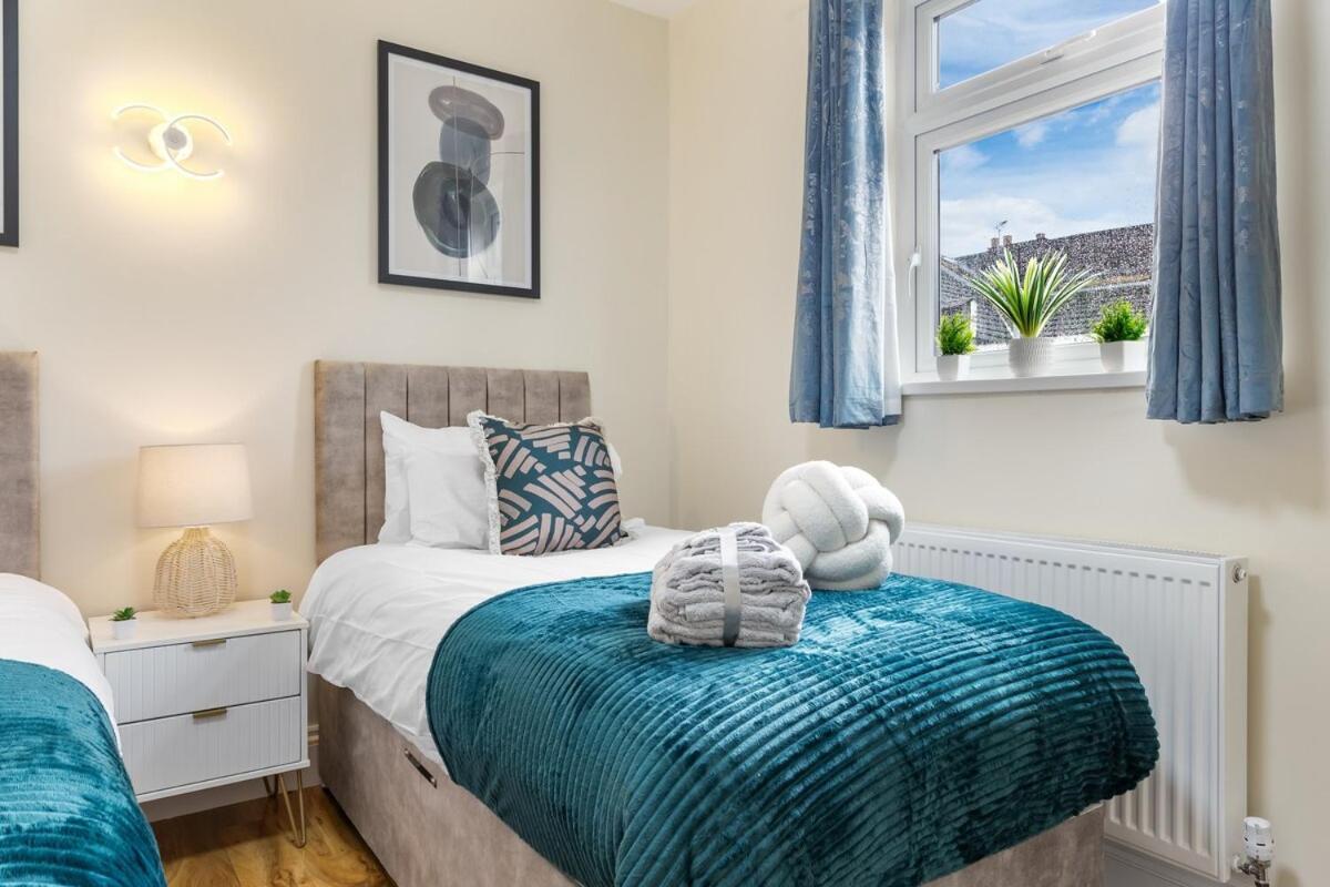 Lovely 4-br In Leyton - Sleeps 14, Near Tube Holiday home *