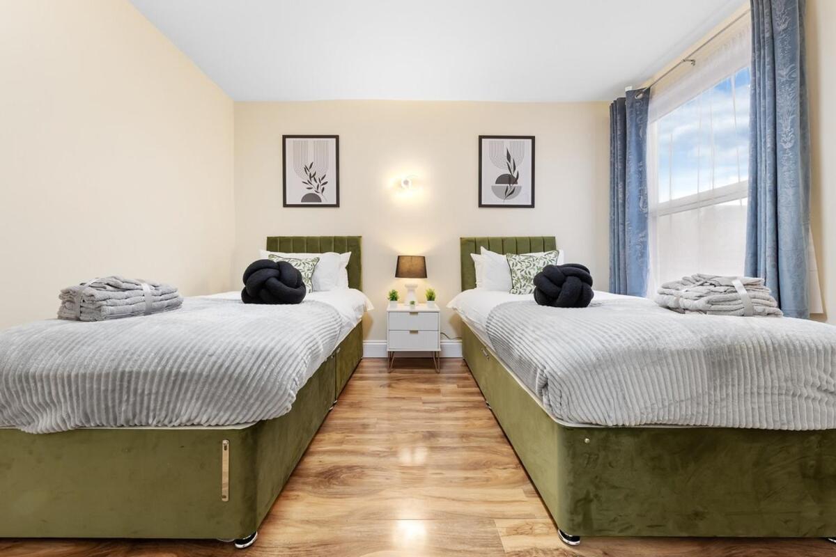 Lovely 4-br In Leyton - Sleeps 14, Near Tube