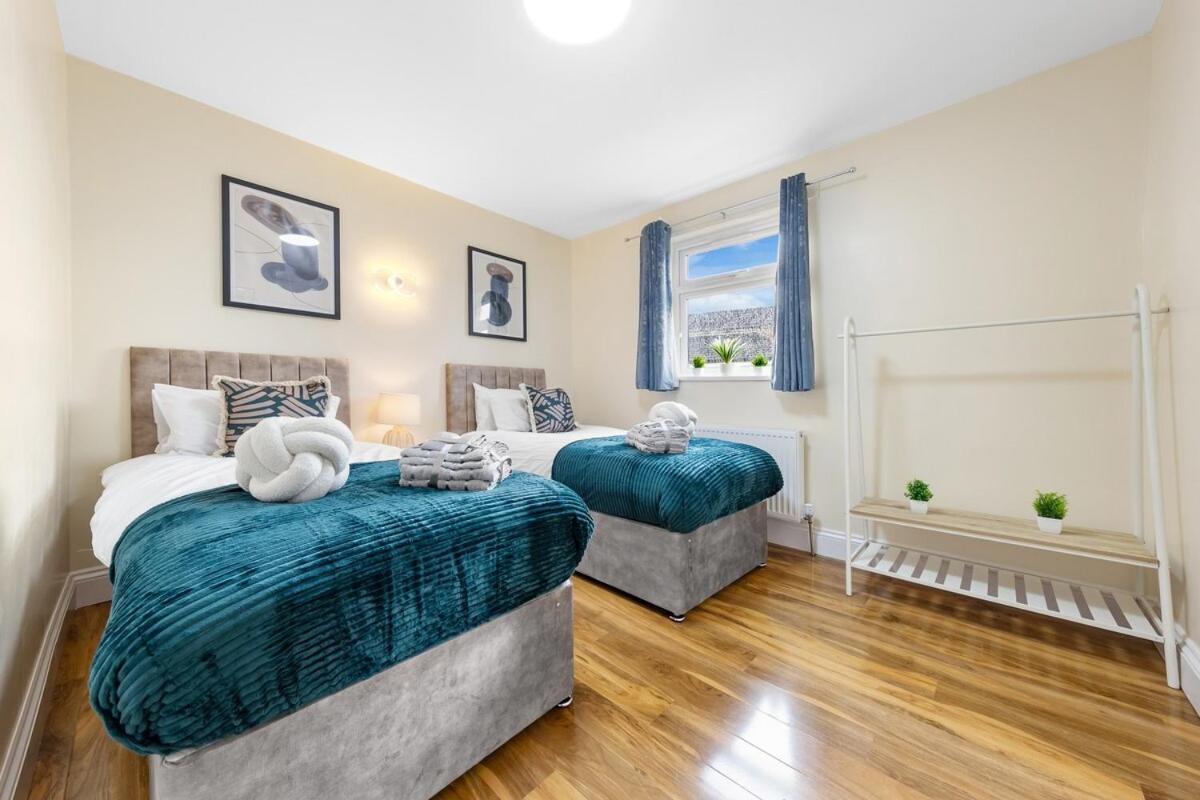 Holiday home Lovely 4-br In Leyton - Sleeps 14, Near Tube London