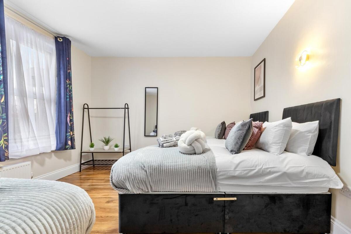 Lovely 4-br In Leyton - Sleeps 14, Near Tube * London